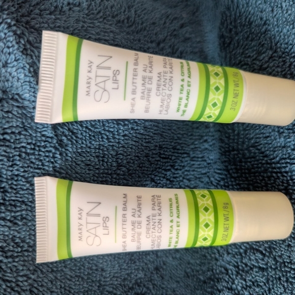Mary Kay Satin Lips Shea Butter Balm - Green and White - Picture 5 of 6